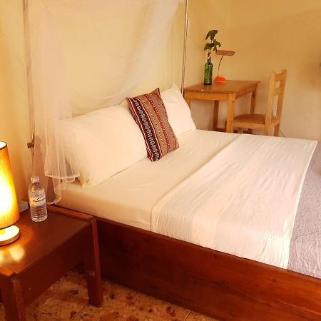 Annas Bed And Breakfast Entebbe Exterior photo