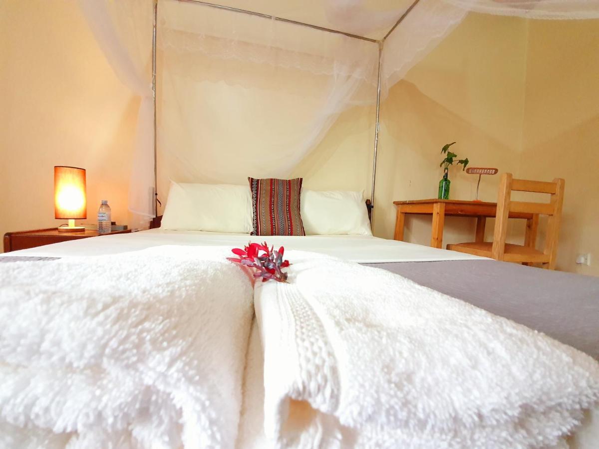 Annas Bed And Breakfast Entebbe Exterior photo