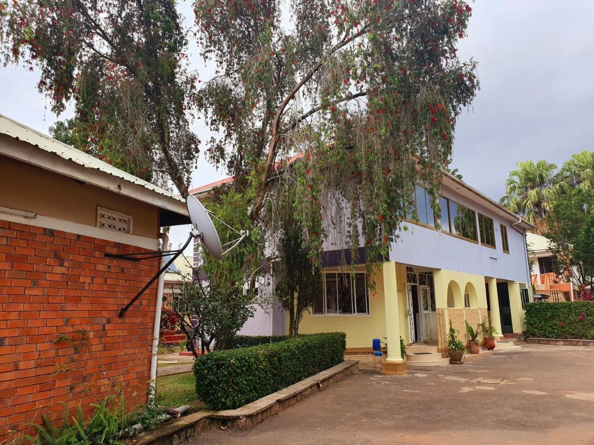 Annas Bed And Breakfast Entebbe Exterior photo