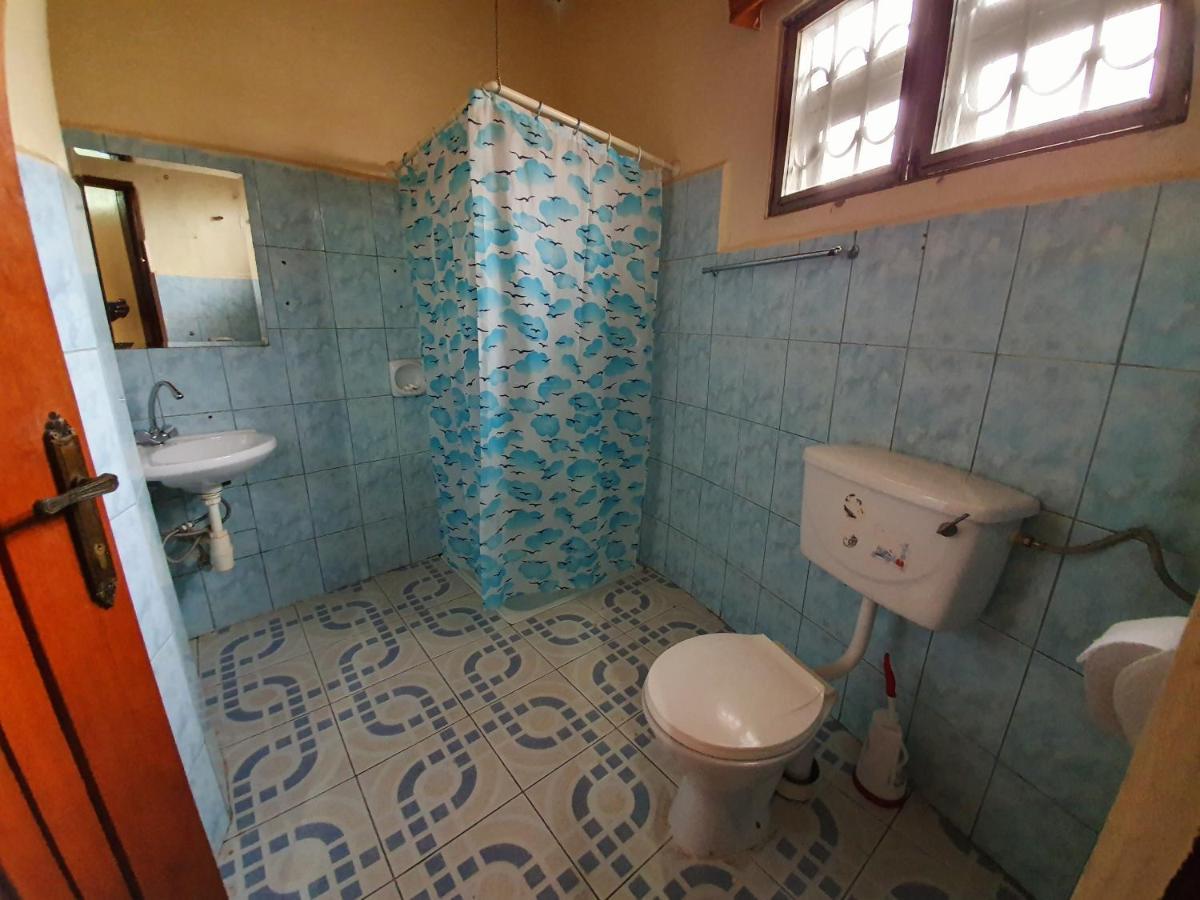 Annas Bed And Breakfast Entebbe Exterior photo