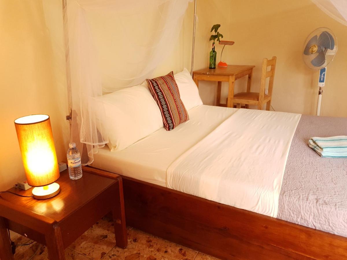 Annas Bed And Breakfast Entebbe Exterior photo